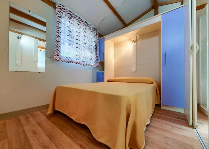 & Glamping Conil Playa Camping *