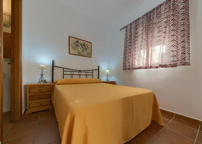 & Glamping Conil Playa Camping *